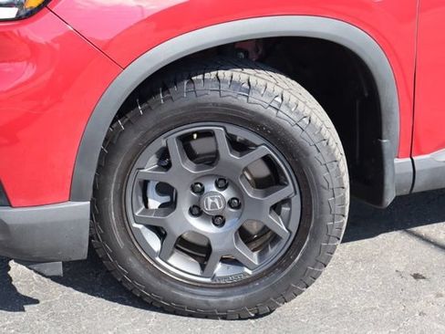 Used 2024 Honda Pilot TrailSport image 3