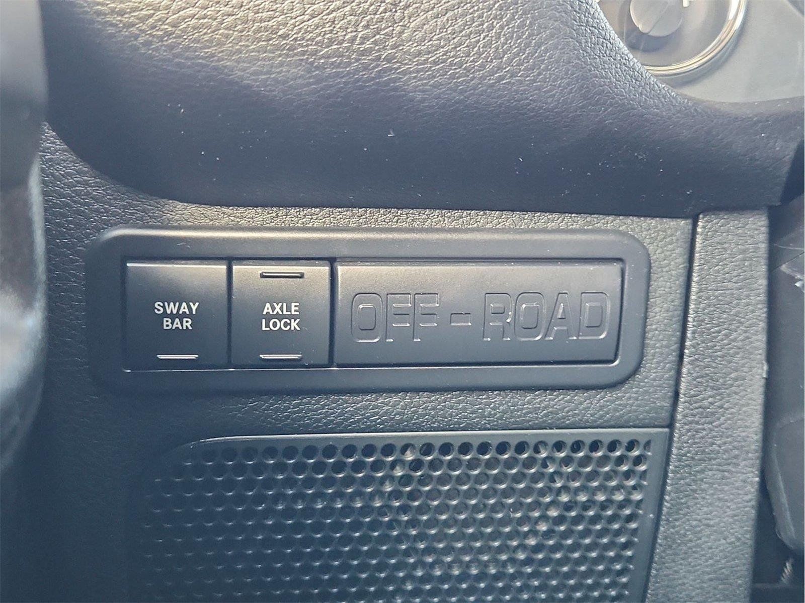 Used 2017 Jeep Wrangler Unlimited Rubicon w/ Connectivity Group AWD/4WD image 16