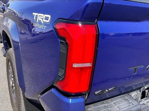 Used 2024 Toyota Tacoma TRD Sport AWD/4WD image 33