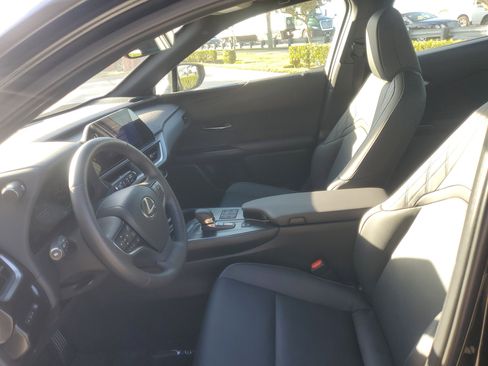 Used 2025 Lexus UX 300h FWD image 19