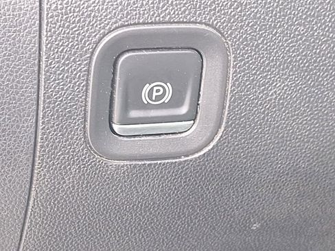 Used 2022 GMC Sierra 1500 SLT w/ SLT Convenience Package image 25