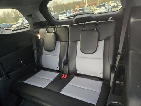 Used 2022 Ford Explorer XLT w/ Equipment Group 202A image 9