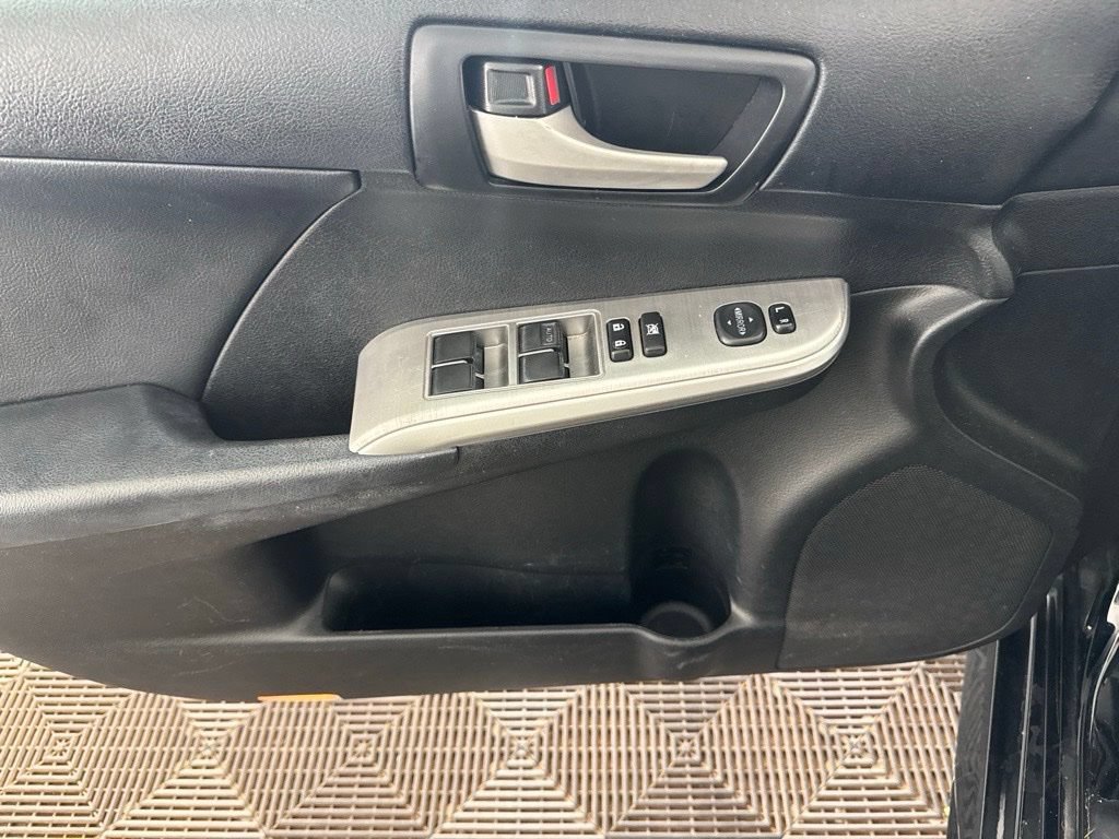 Used 2014 Toyota Camry SE FWD image 20