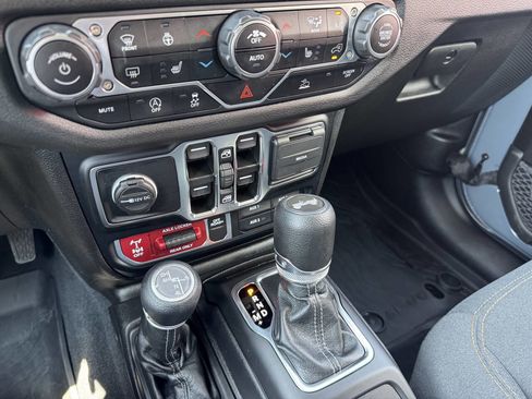 Used 2024 Jeep Wrangler Unlimited Sport AWD/4WD image 15