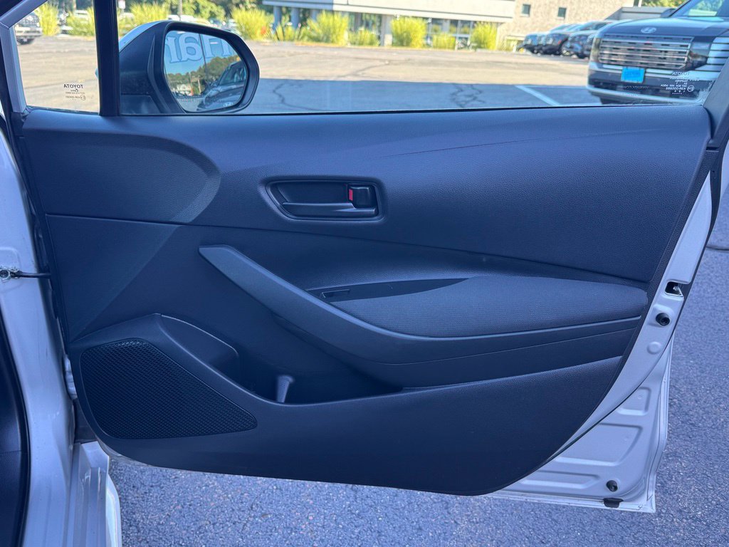 Used 2022 Toyota Corolla LE FWD image 29