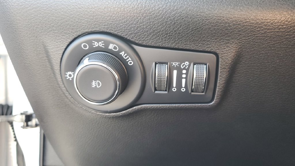 Used 2026 Jeep Compass Latitude AWD/4WD image 23