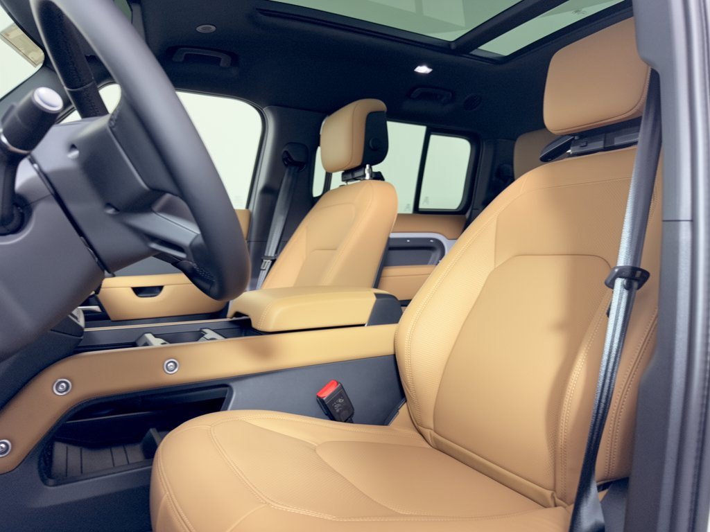New 2026 Land Rover Defender 130 X-Dynamic SE AWD/4WD image 5