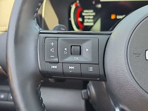 Used 2025 Nissan Pathfinder Platinum w/ Black Appearance Package FWD image 28
