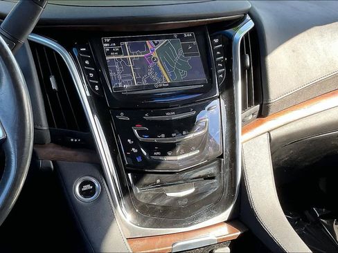 Used 2019 Cadillac Escalade ESV Premium Luxury image 7