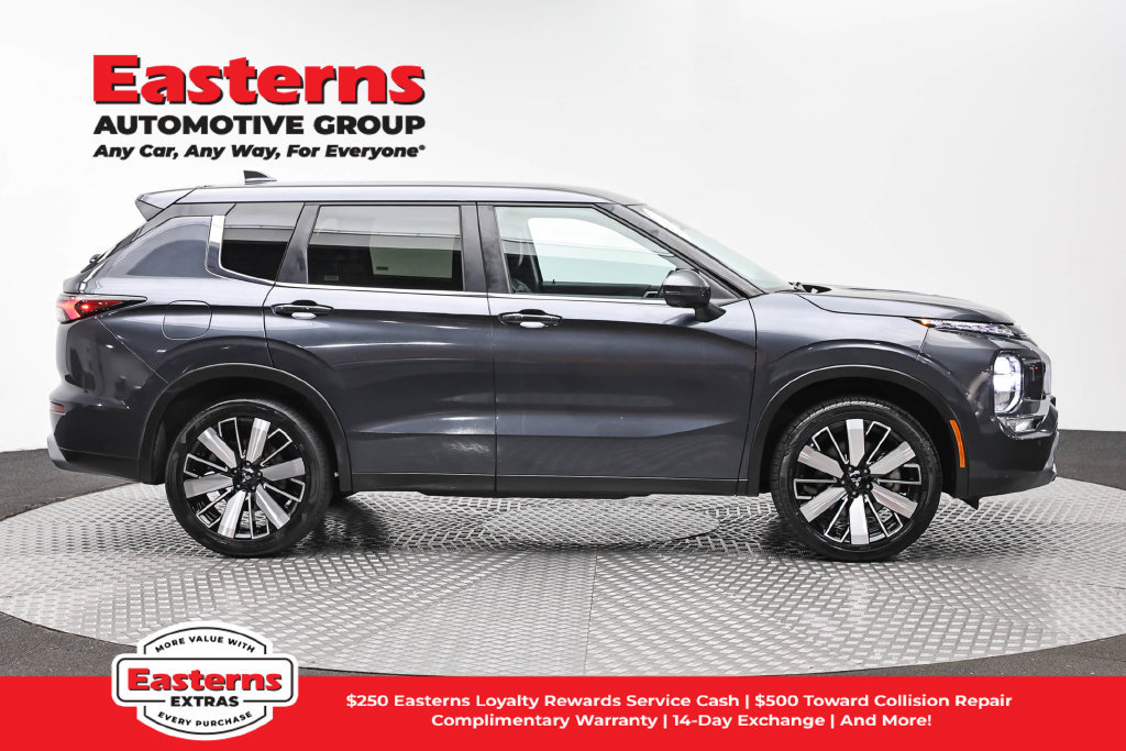 Used 2025 Mitsubishi Outlander SE AWD/4WD image 5