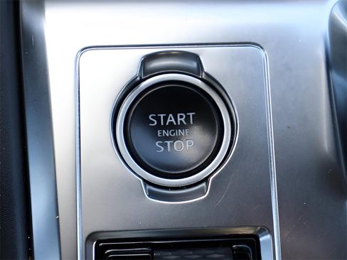 Used 2022 Jaguar F-PACE SVR image 30