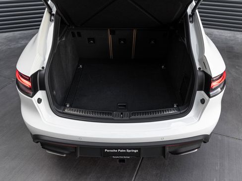 Certified 2025 Porsche Macan AWD/4WD image 27