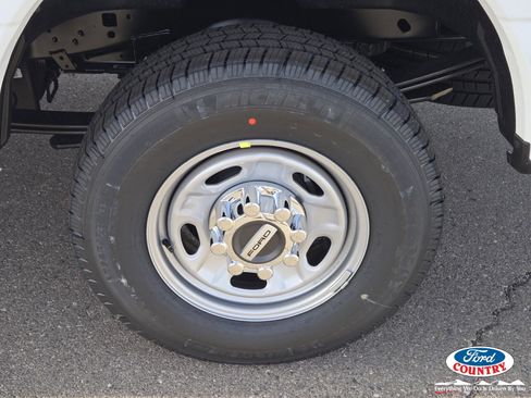 New 2026 Ford F250 XL w/ XL Chrome Package image 6