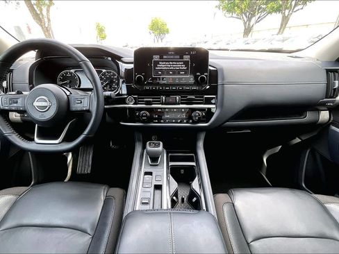 Used 2023 Nissan Pathfinder SL image 14