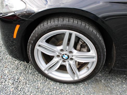 Used 2011 BMW 550i xDrive Sedan image 26