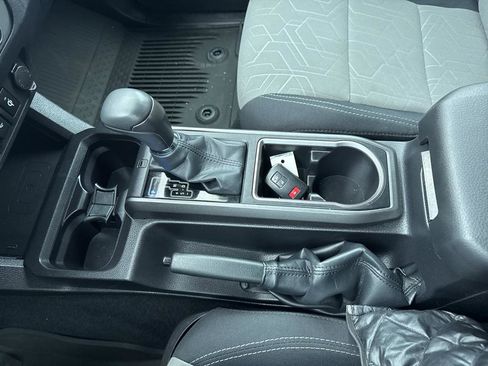 Used 2022 Toyota Tacoma TRD Off-Road image 24