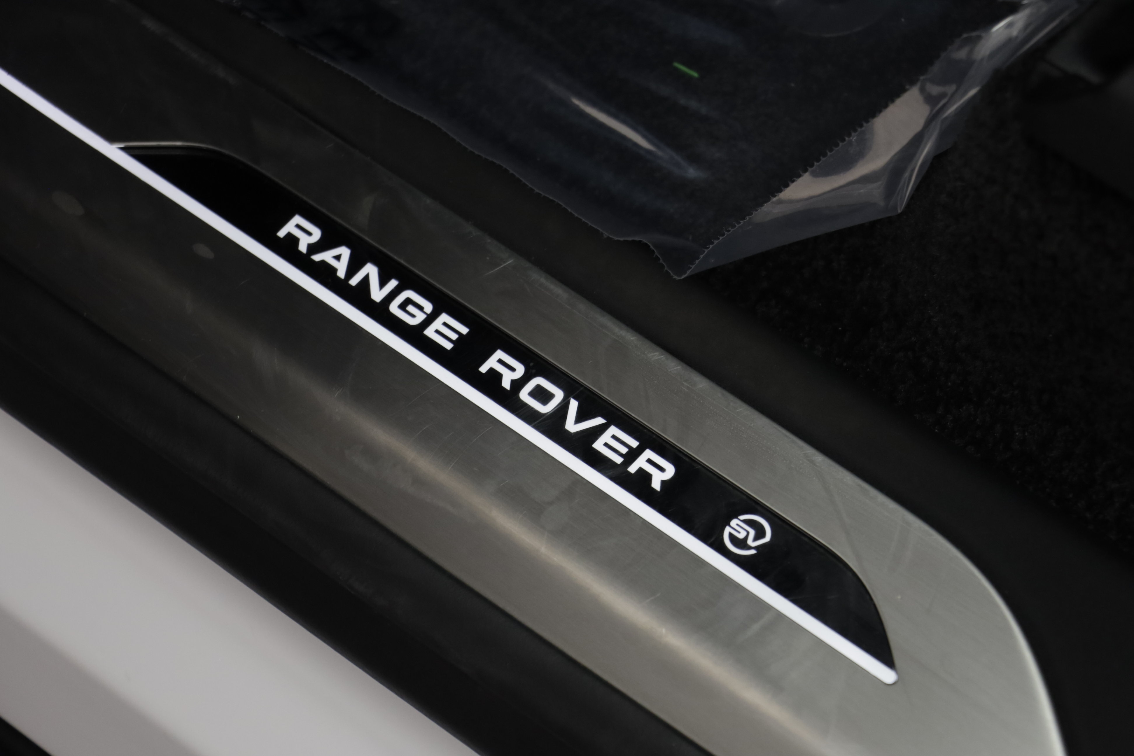 New 2026 Land Rover Range Rover SV AWD/4WD image 8