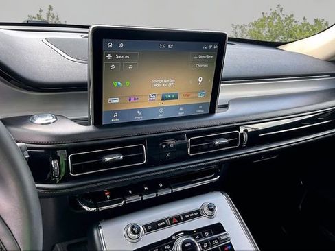 Used 2022 Lincoln Aviator AWD w/ Premium Package image 6