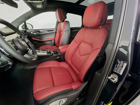New 2026 Porsche Macan image 5