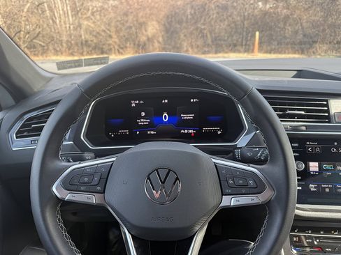 Used 2023 Volkswagen Tiguan SE image 19