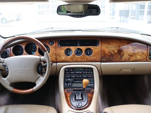 Used 2002 Jaguar XK8 Convertible image 12