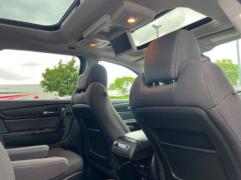 Used 2016 Chevrolet Traverse LT w/ Traveler's Package FWD image 32
