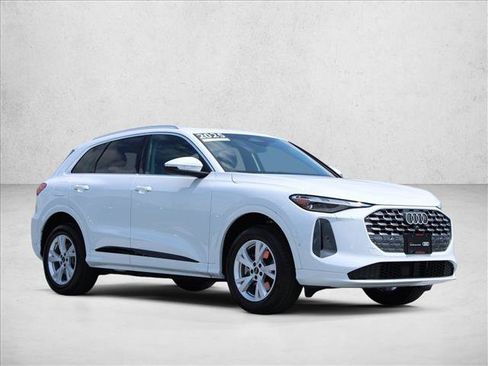 Certified 2025 Audi Q5 Premium w/ Convenience Package AWD/4WD image 5
