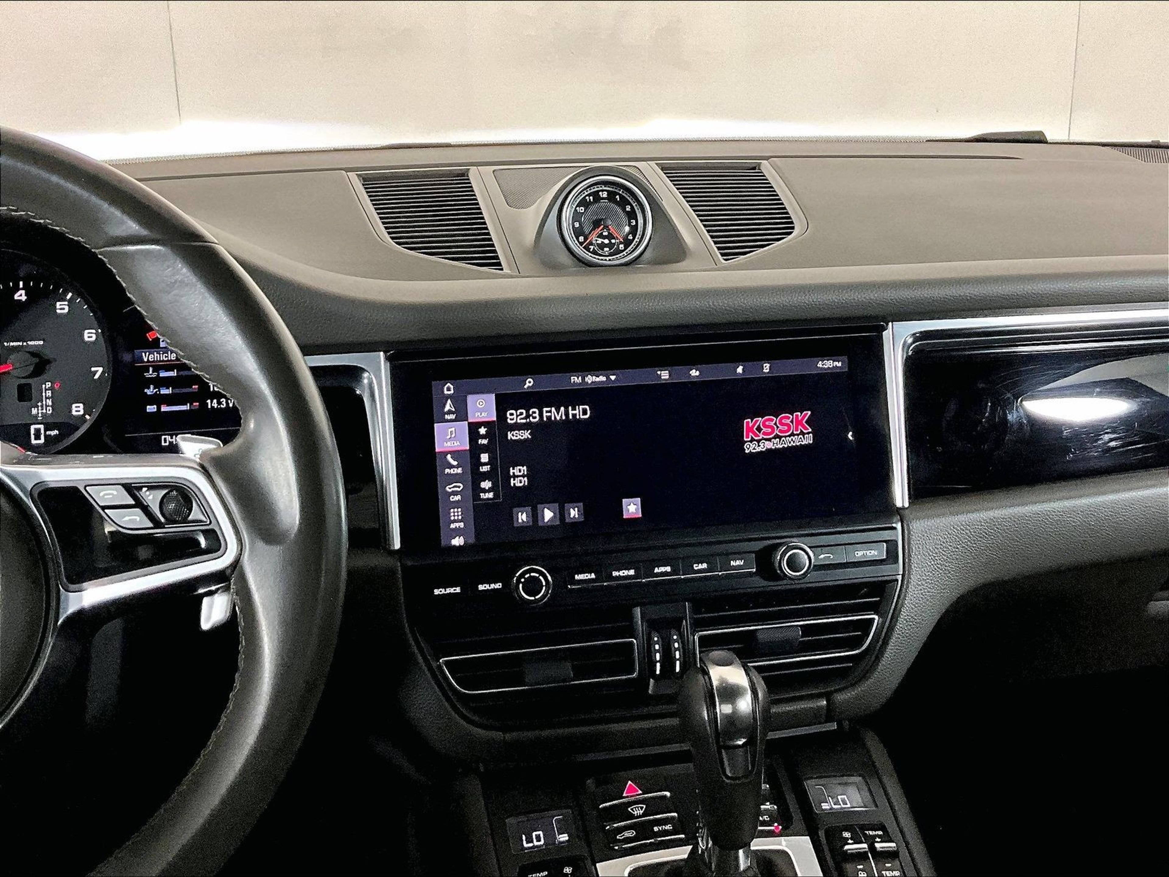 Certified 2020 Porsche Macan AWD/4WD image 13