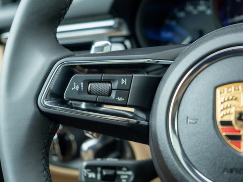 Certified 2025 Porsche Macan image 26