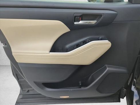 Certified 2023 Toyota Highlander XLE image 9