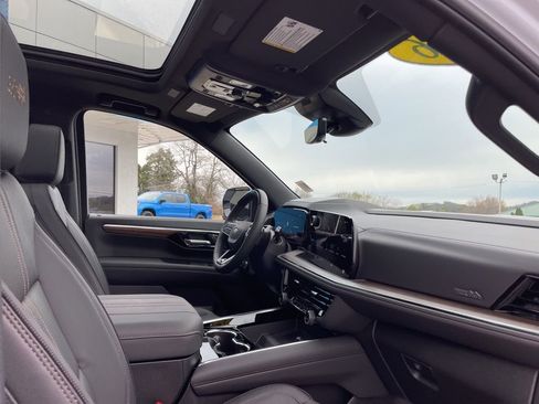 New 2026 Chevrolet Suburban High Country AWD/4WD image 30
