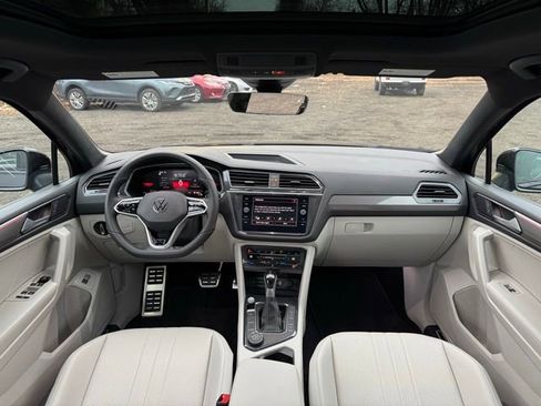 Used 2024 Volkswagen Tiguan SE R-Line image 16