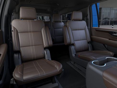 New 2026 Chevrolet Suburban High Country AWD/4WD image 17
