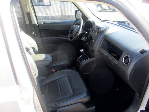 Used 2009 Jeep Patriot Limited w/ Sun/Sound Group image 7