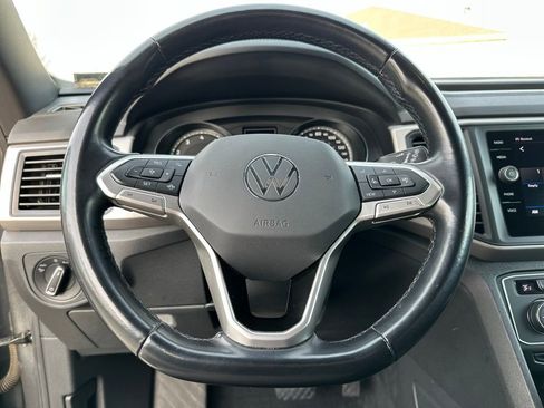 Used 2020 Volkswagen Atlas Cross Sport SE w/ Panoramic Sunroof Package image 3