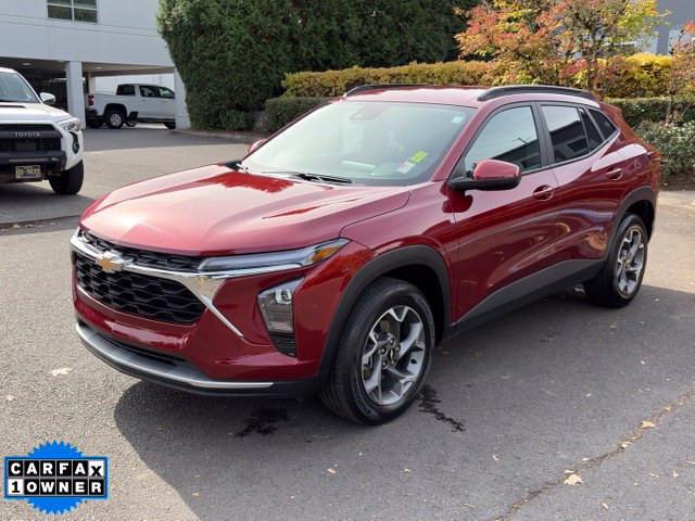 Used 2025 Chevrolet Trax LT w/ LT Convenience Package FWD image 3