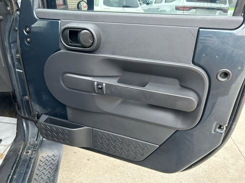 Used 2007 Jeep Wrangler Unlimited Sahara image 16