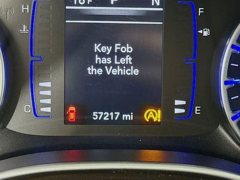 Used 2019 Chrysler Pacifica Touring-L image 12