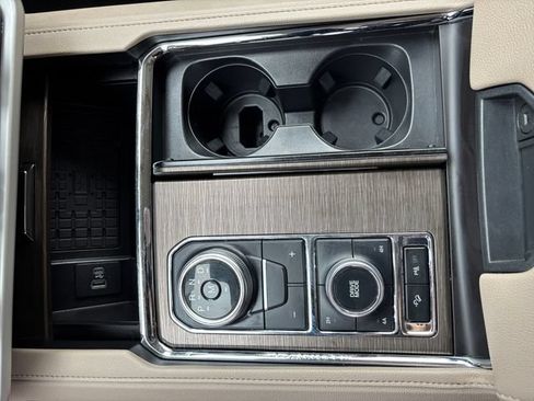 Used 2023 Ford Expedition Limited AWD/4WD image 19