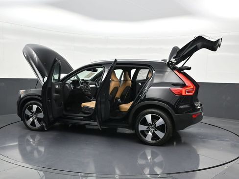 Used 2019 Volvo XC40 T5 Momentum image 34