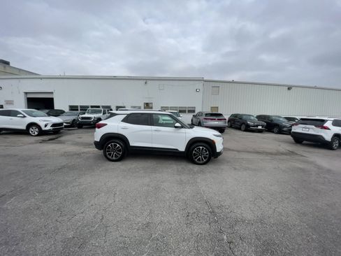 Used 2025 Chevrolet TrailBlazer LT image 16