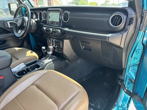 Used 2020 Jeep Wrangler Unlimited Sahara AWD/4WD image 12