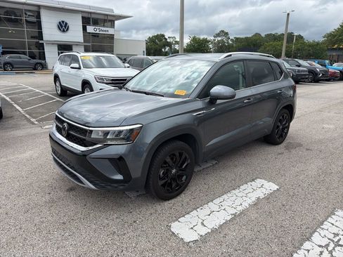 Certified 2023 Volkswagen Taos SE w/ Black Wheel Package FWD image 31