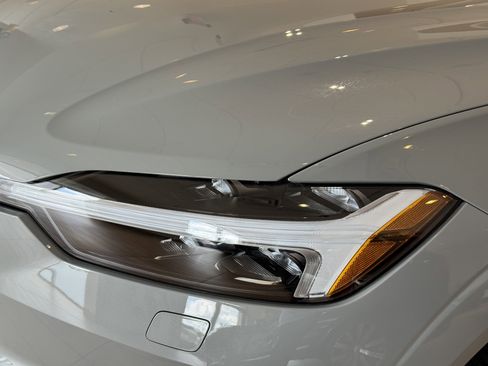 New 2026 Volvo XC60 B5 Ultra w/ Climate Package image 8