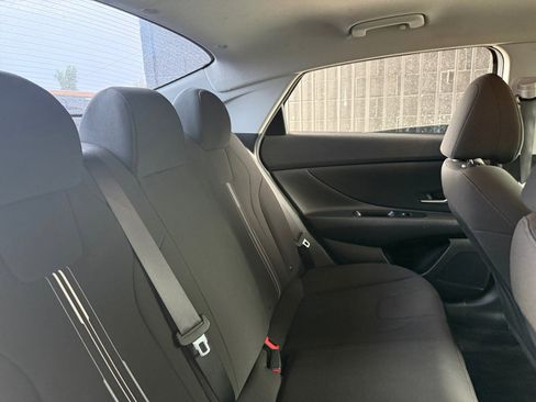 Used 2022 Hyundai Elantra Blue image 15