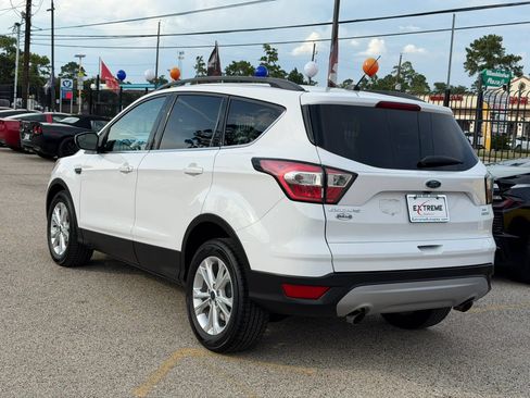 Used 2018 Ford Escape SE FWD image 6