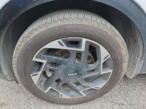 Used 2025 Kia Sportage SX image 11