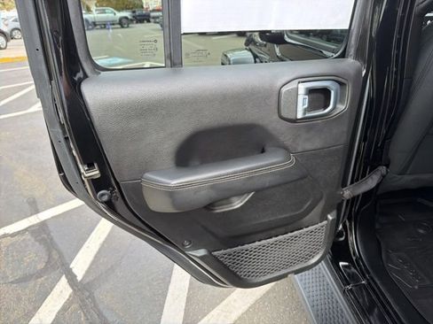 Used 2022 Jeep Wrangler Unlimited Sahara image 24