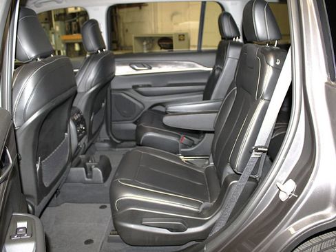 Certified 2023 Jeep Grand Cherokee L Limited AWD/4WD image 28