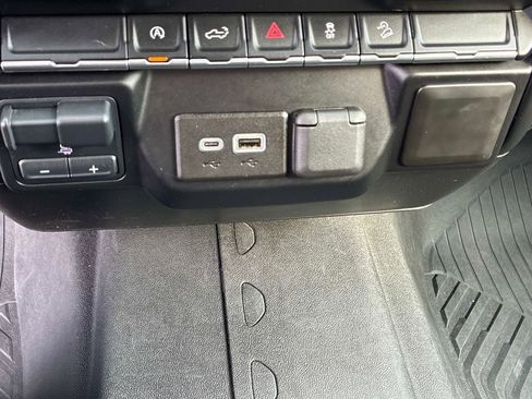 Used 2021 Chevrolet Silverado 1500 LT AWD/4WD image 31